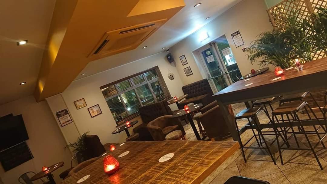 The Greenwich Rooms - Burger & Bird Bar & Restaurant Peacehaven Exterior foto