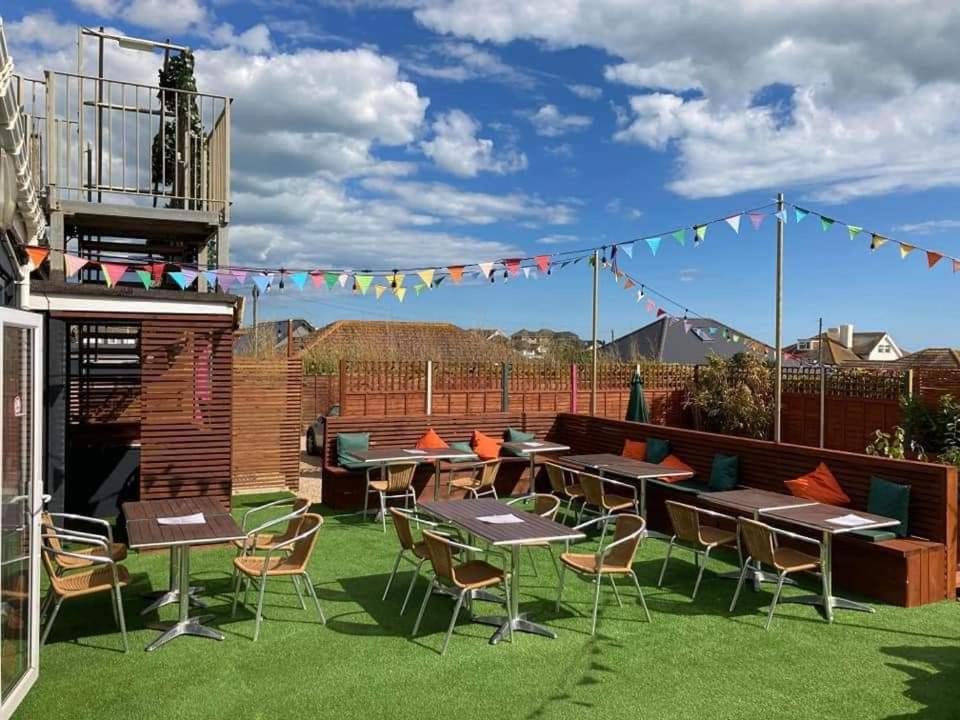 The Greenwich Rooms - Burger & Bird Bar & Restaurant Peacehaven Exterior foto