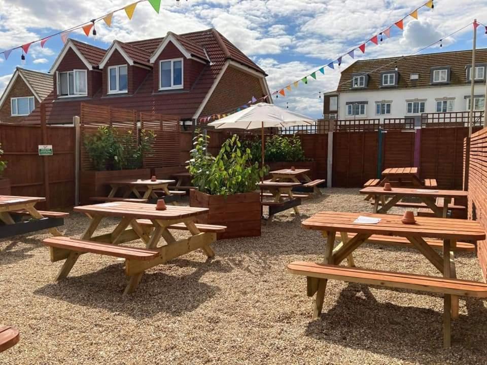 The Greenwich Rooms - Burger & Bird Bar & Restaurant Peacehaven Exterior foto